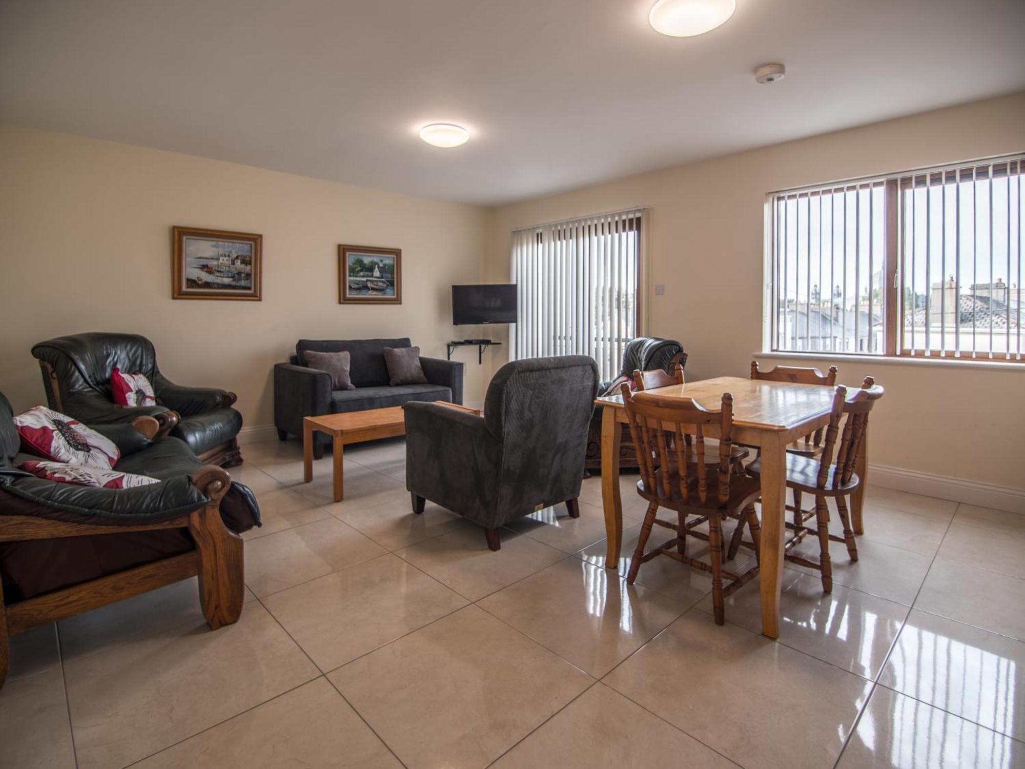 Donegan Court Aparthotel กัลเวย์ ภายนอก รูปภาพ