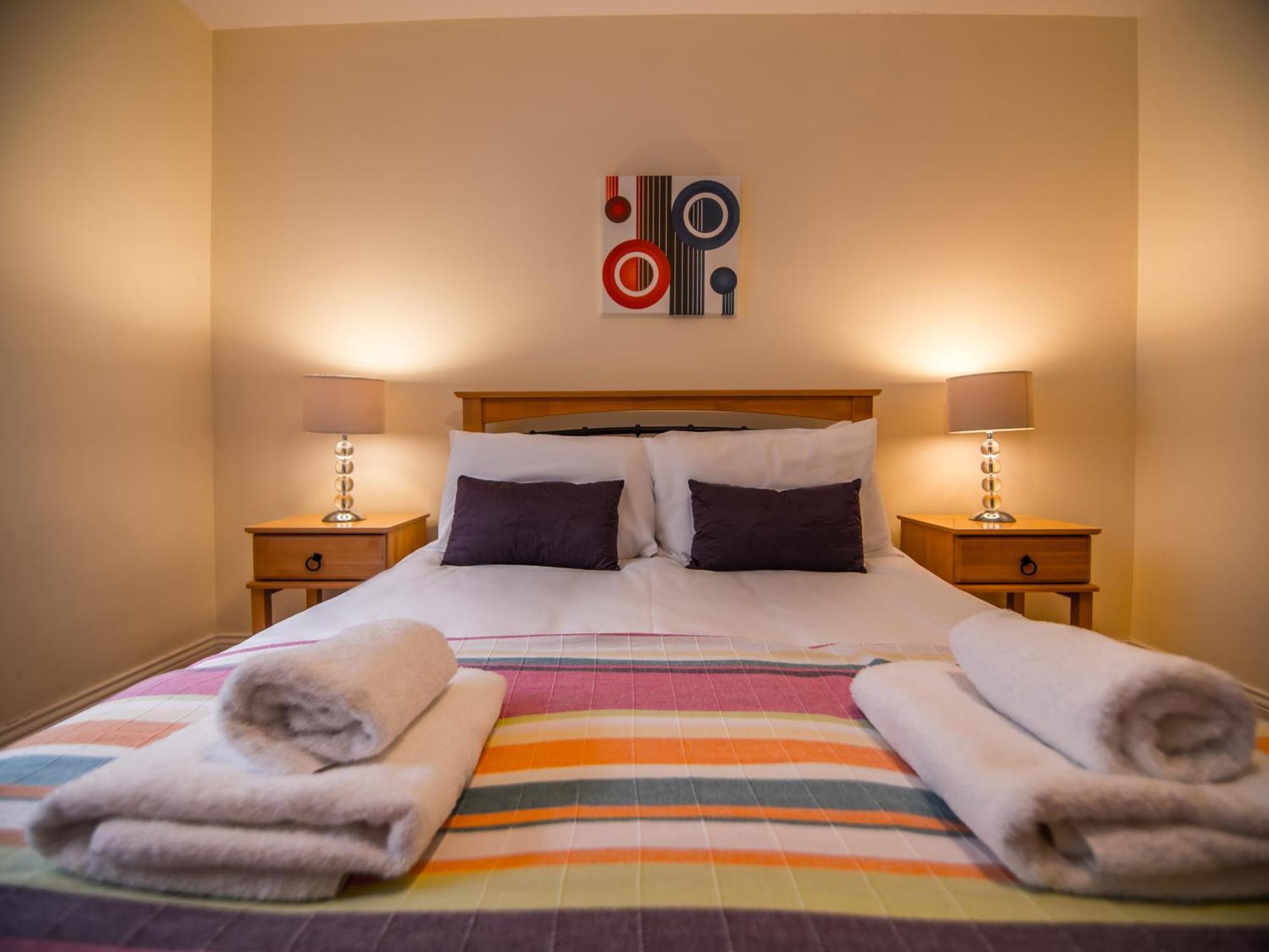 Donegan Court Aparthotel กัลเวย์ ภายนอก รูปภาพ
