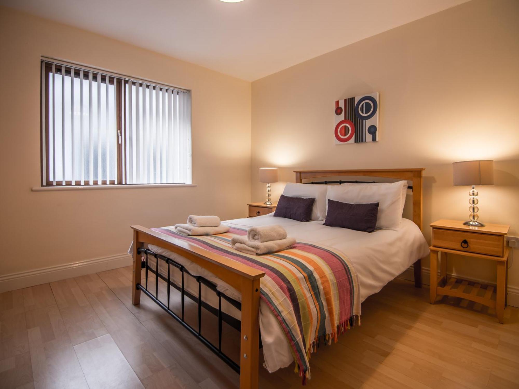 Donegan Court Aparthotel กัลเวย์ ภายนอก รูปภาพ