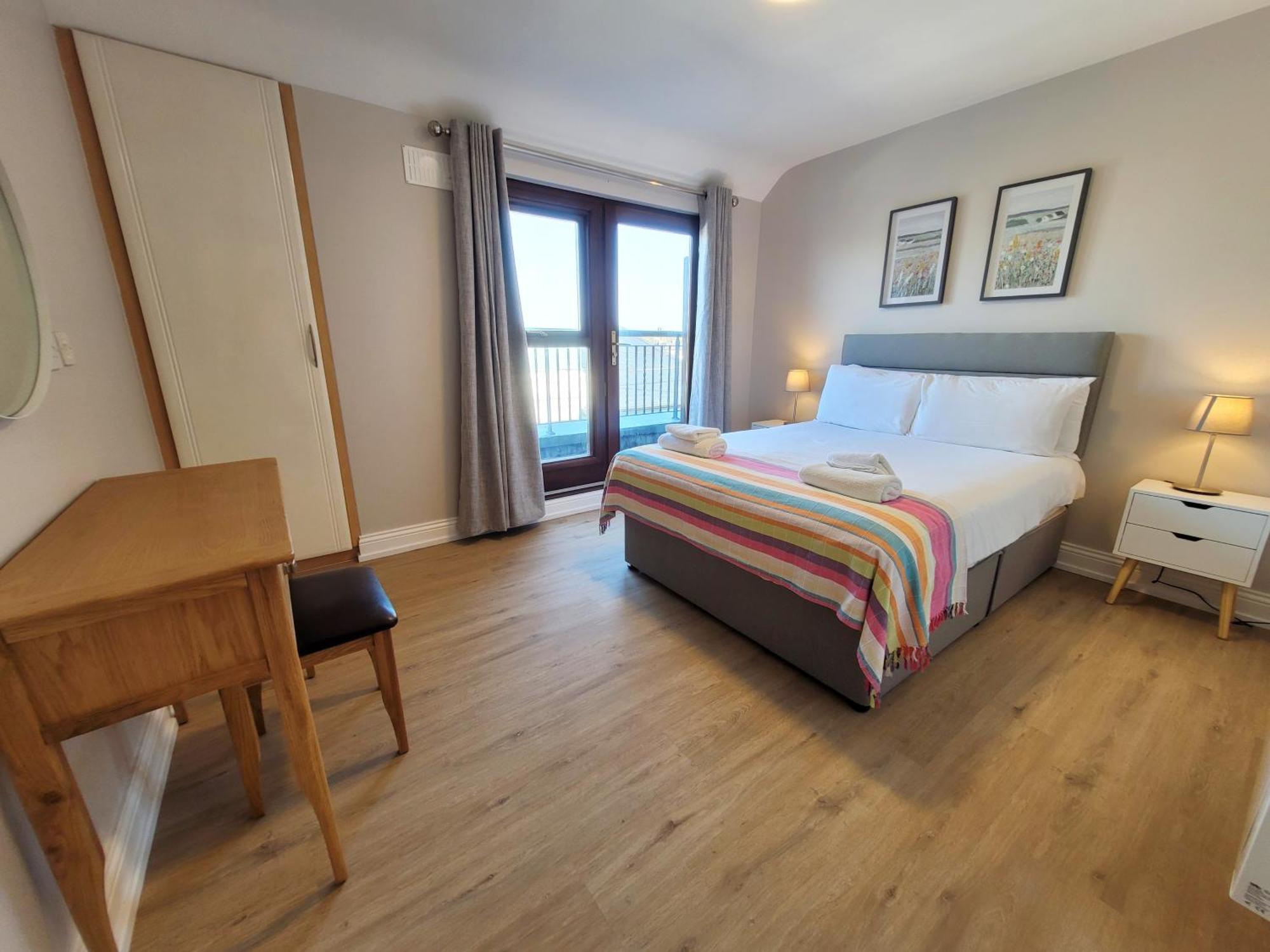 Donegan Court Aparthotel กัลเวย์ ภายนอก รูปภาพ
