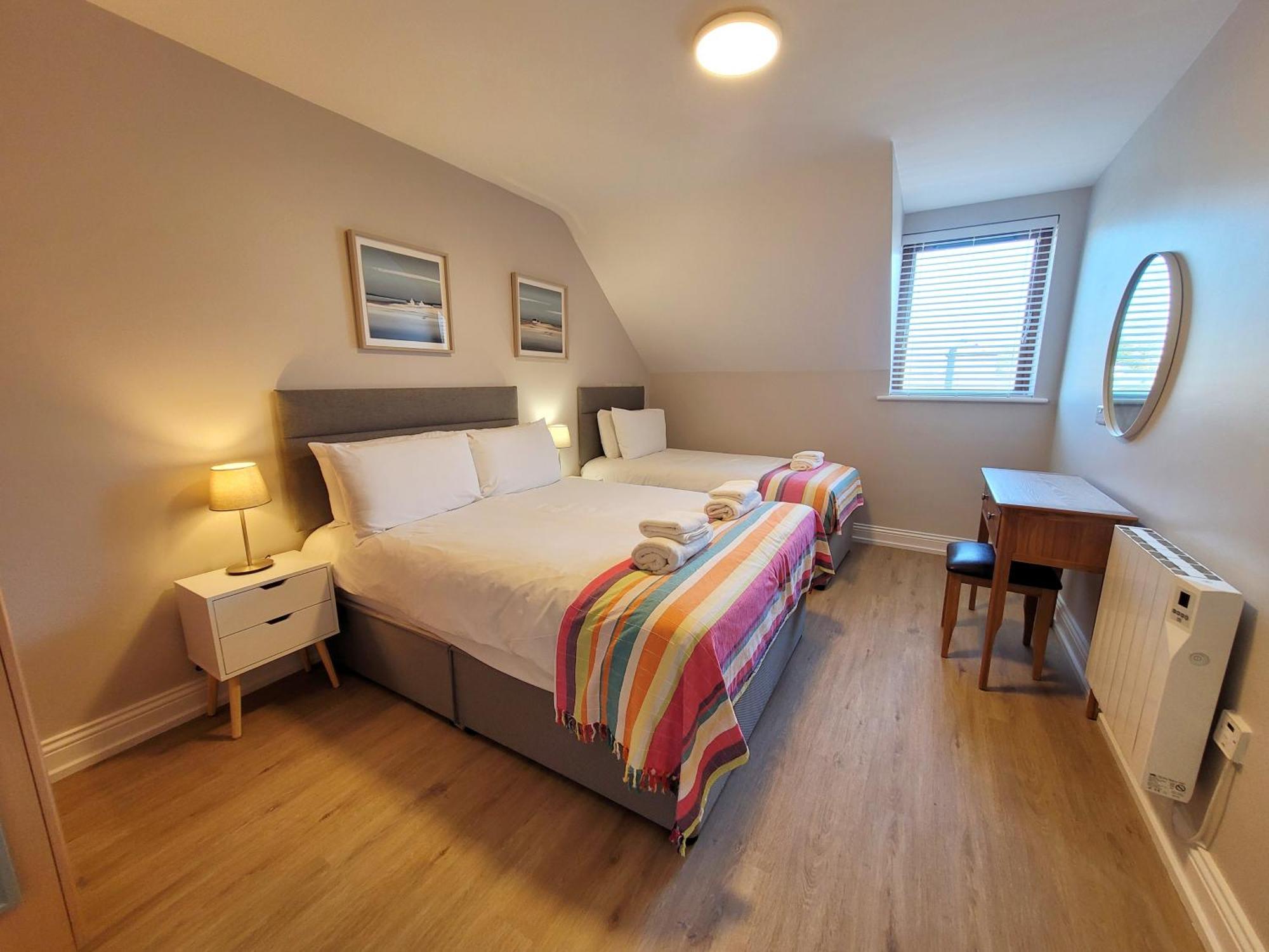 Donegan Court Aparthotel กัลเวย์ ภายนอก รูปภาพ