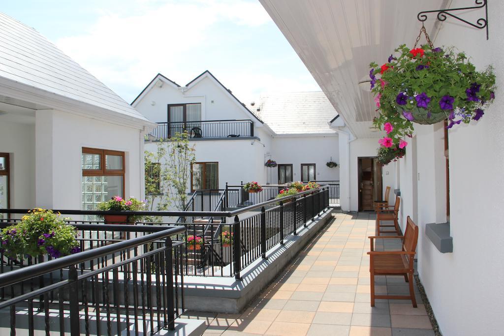 Donegan Court Aparthotel กัลเวย์ ห้อง รูปภาพ
