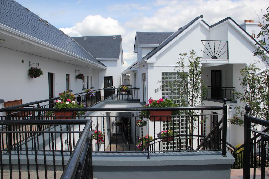 Donegan Court Aparthotel กัลเวย์ ห้อง รูปภาพ