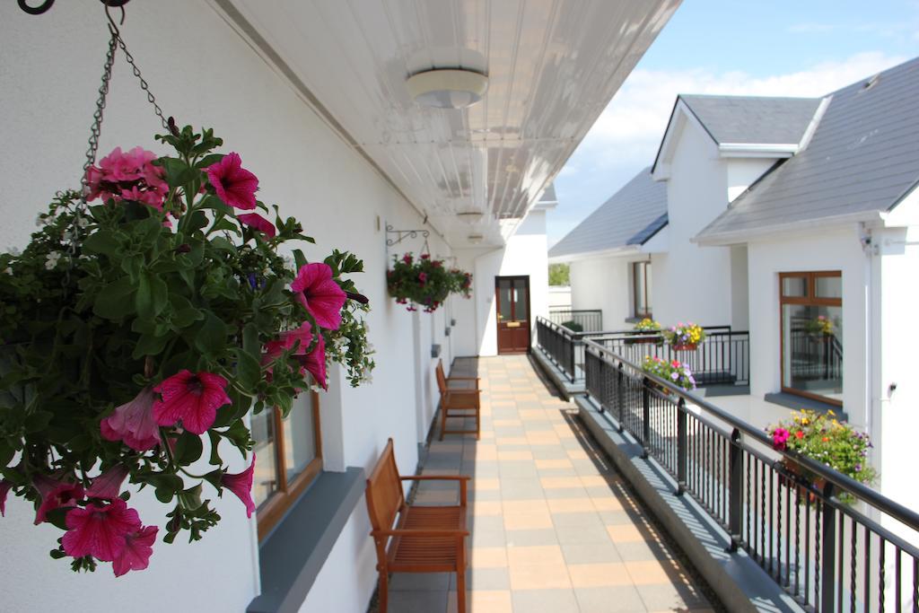Donegan Court Aparthotel กัลเวย์ ห้อง รูปภาพ