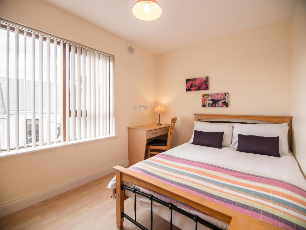 Donegan Court Aparthotel กัลเวย์ ภายนอก รูปภาพ