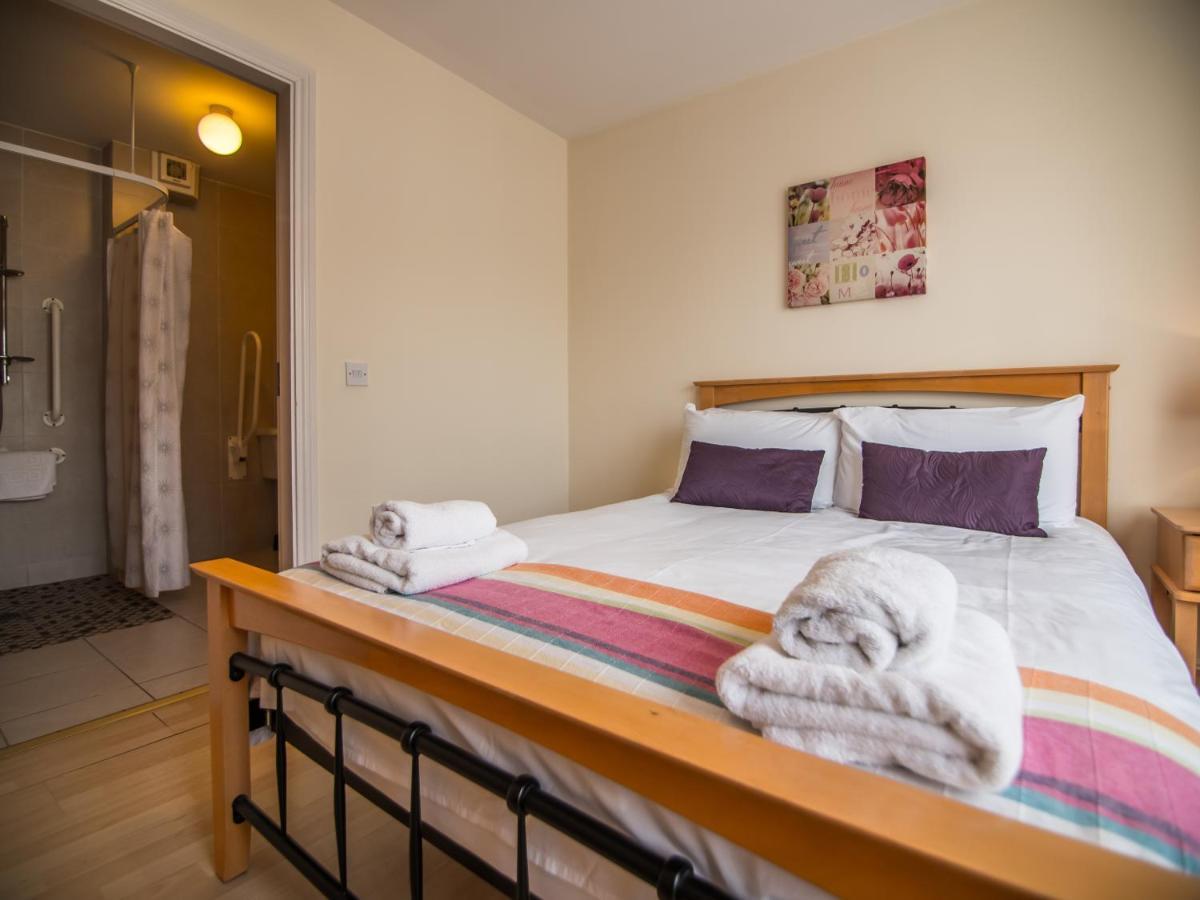 Donegan Court Aparthotel กัลเวย์ ภายนอก รูปภาพ