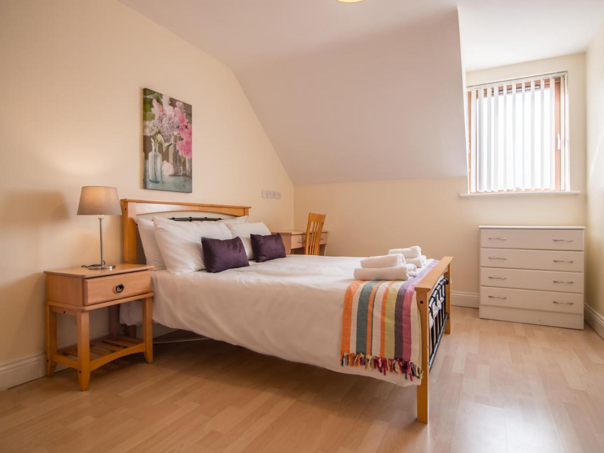 Donegan Court Aparthotel กัลเวย์ ภายนอก รูปภาพ