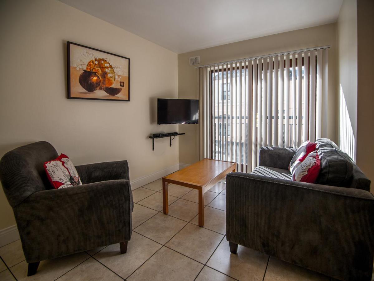 Donegan Court Aparthotel กัลเวย์ ภายนอก รูปภาพ