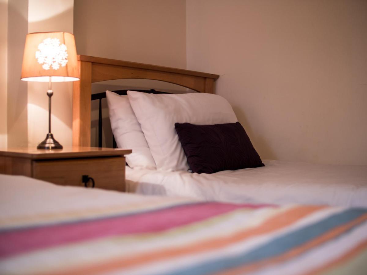 Donegan Court Aparthotel กัลเวย์ ภายนอก รูปภาพ