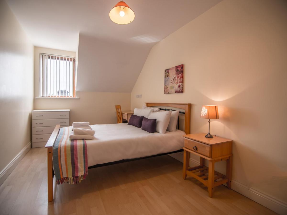Donegan Court Aparthotel กัลเวย์ ภายนอก รูปภาพ